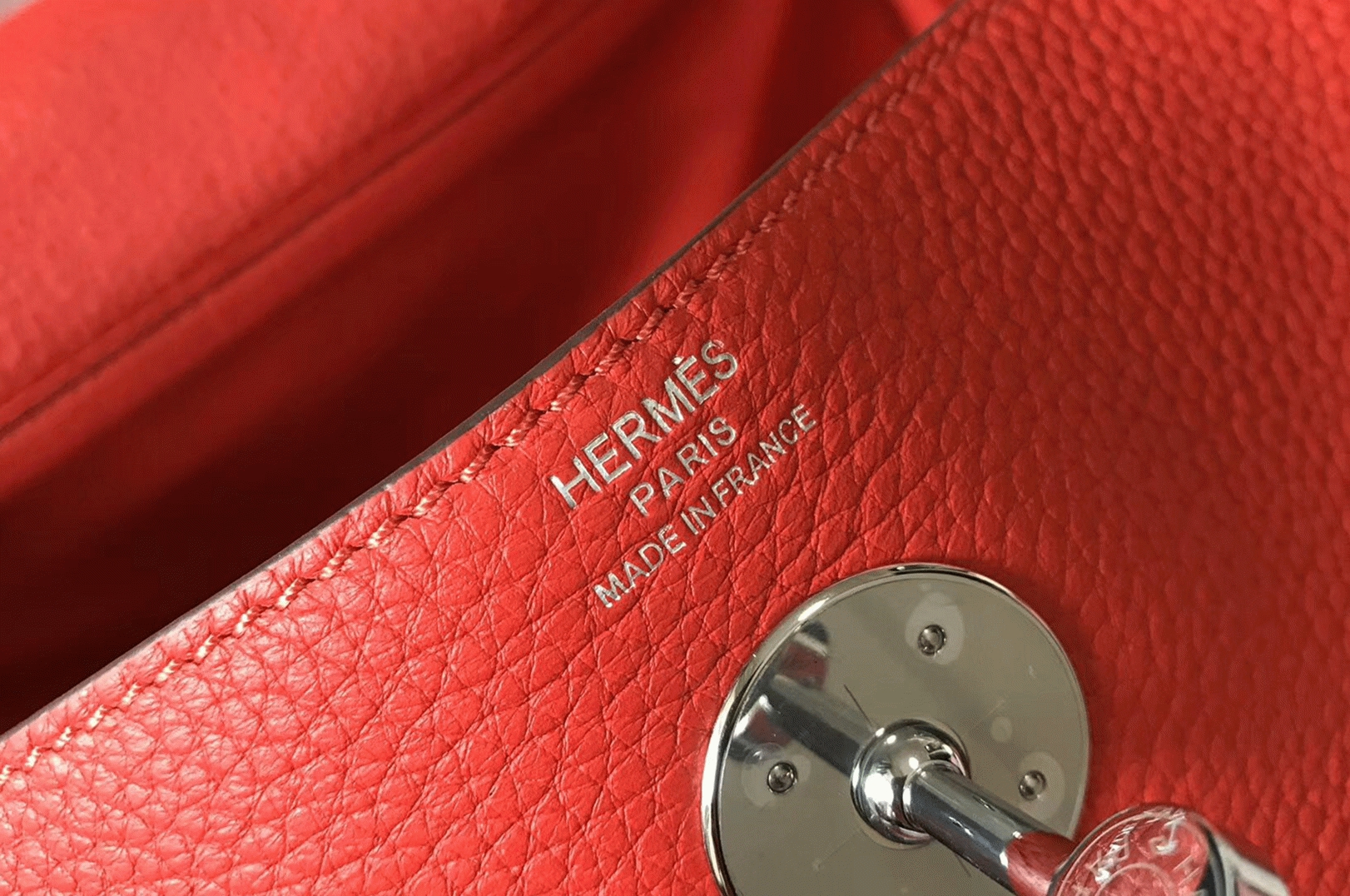Fake H**me5 Lindy 26cm handbag in red