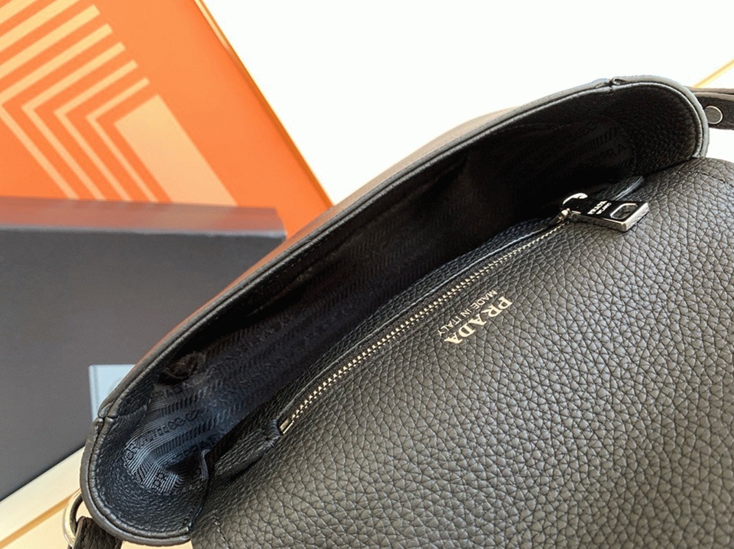 Pra*a Flap Shoulder Bag Knockoff in Black