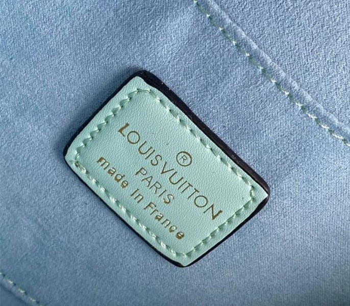 L0vis Vvtt0n Dauphine Lugano MM Bag In Bleu Azur Blue