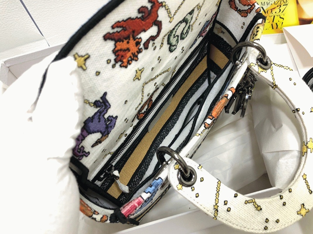 D10r Lady D-Lite Medium Bag Fake in White Pixel Zodiac Embroidery