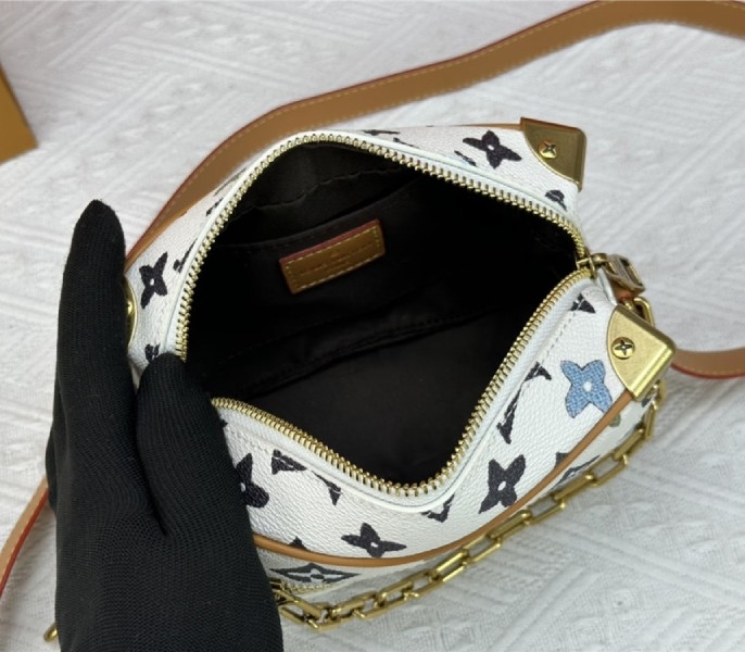 L0vis Vvtt0n Monogram Craggy Mini Soft Trunk In Vanilla