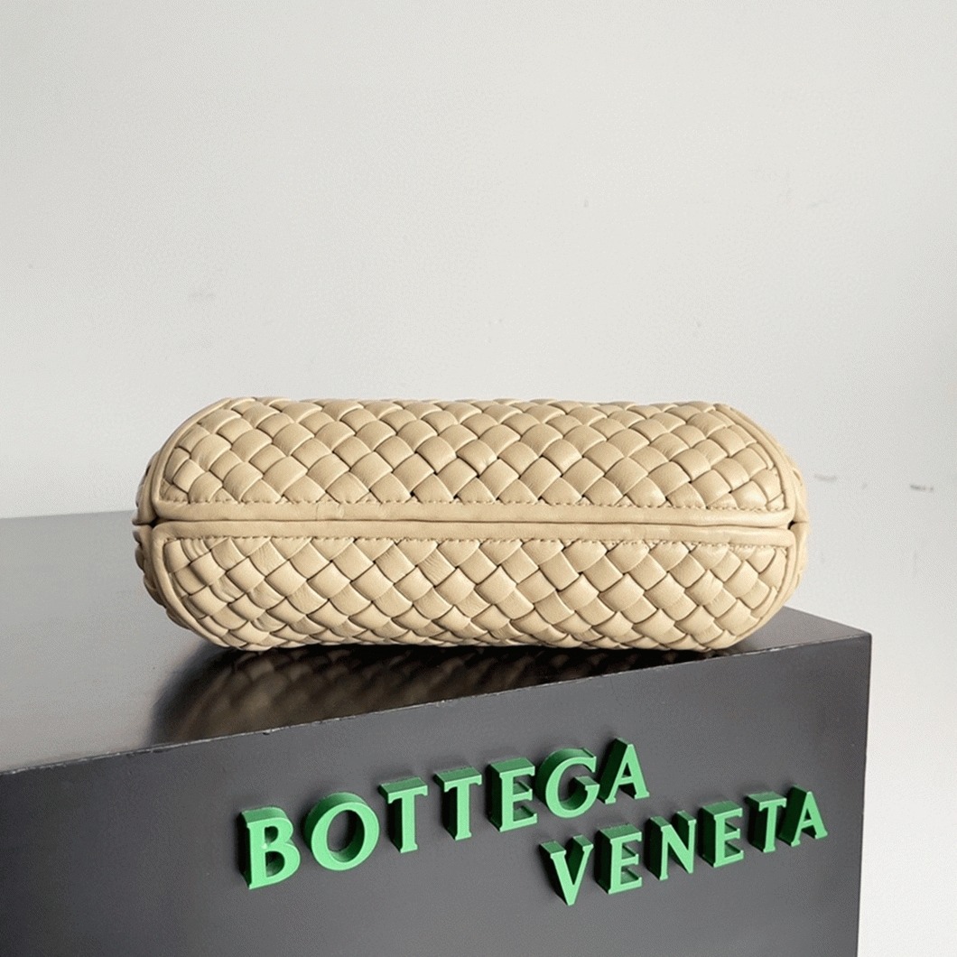 Fake B0tt*ga Ven*ta Clicker Small Bag Porridge
