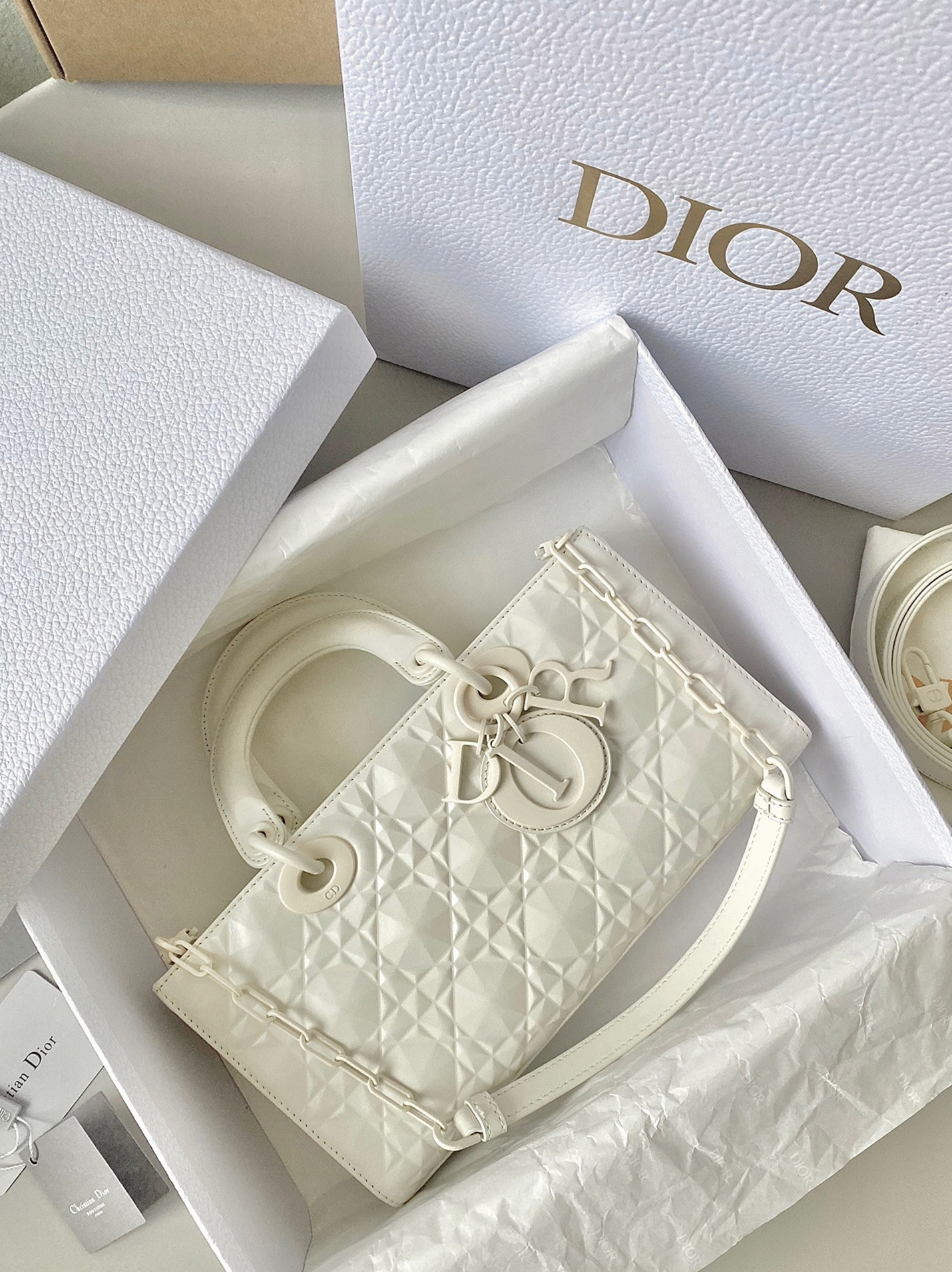 D10r Lady D-Joy Medium Bag Knockoff in White Calfskin with D1am0nd Motif