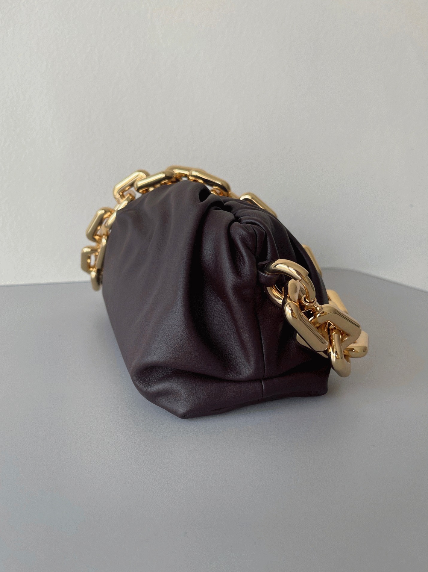 Fake B0tt*ga Ven*ta The Chain Pouch Bag Fondant