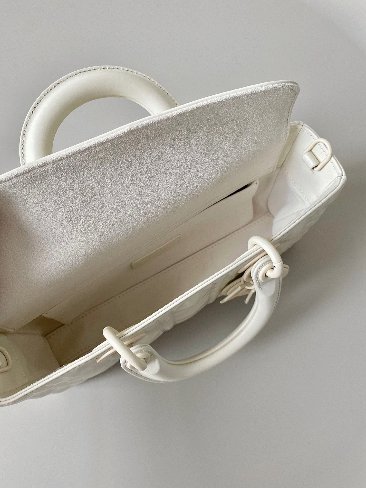 D10r Lady D-Joy Medium Bag Knockoff in White Calfskin with D1am0nd Motif