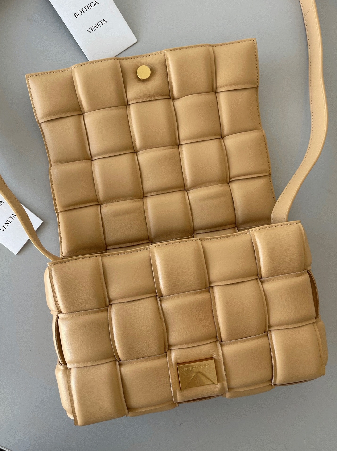 Top Quality Knockoff B0tt*ga Ven*ta Padded Cassette Bag In Almond