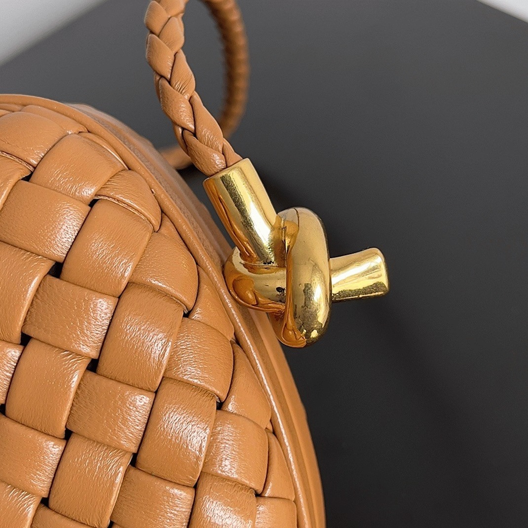 Replica B0tt*ga Ven*ta Knot Minaudiere On Strap Camel Intreccio Lambskin