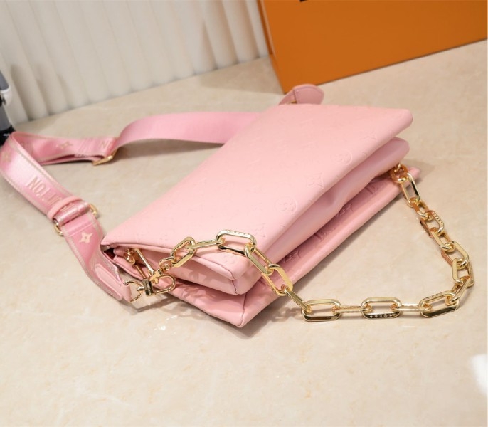 L0vis Vvtt0n Coussin PM Bag In Light Pink With Jacquard Strap