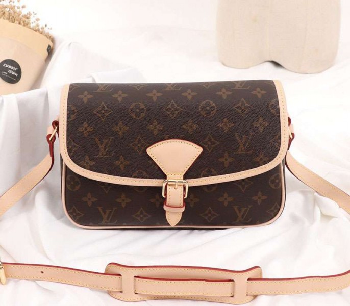 L0vis Vvtt0n Monogram Canvas Sologne PM Bag