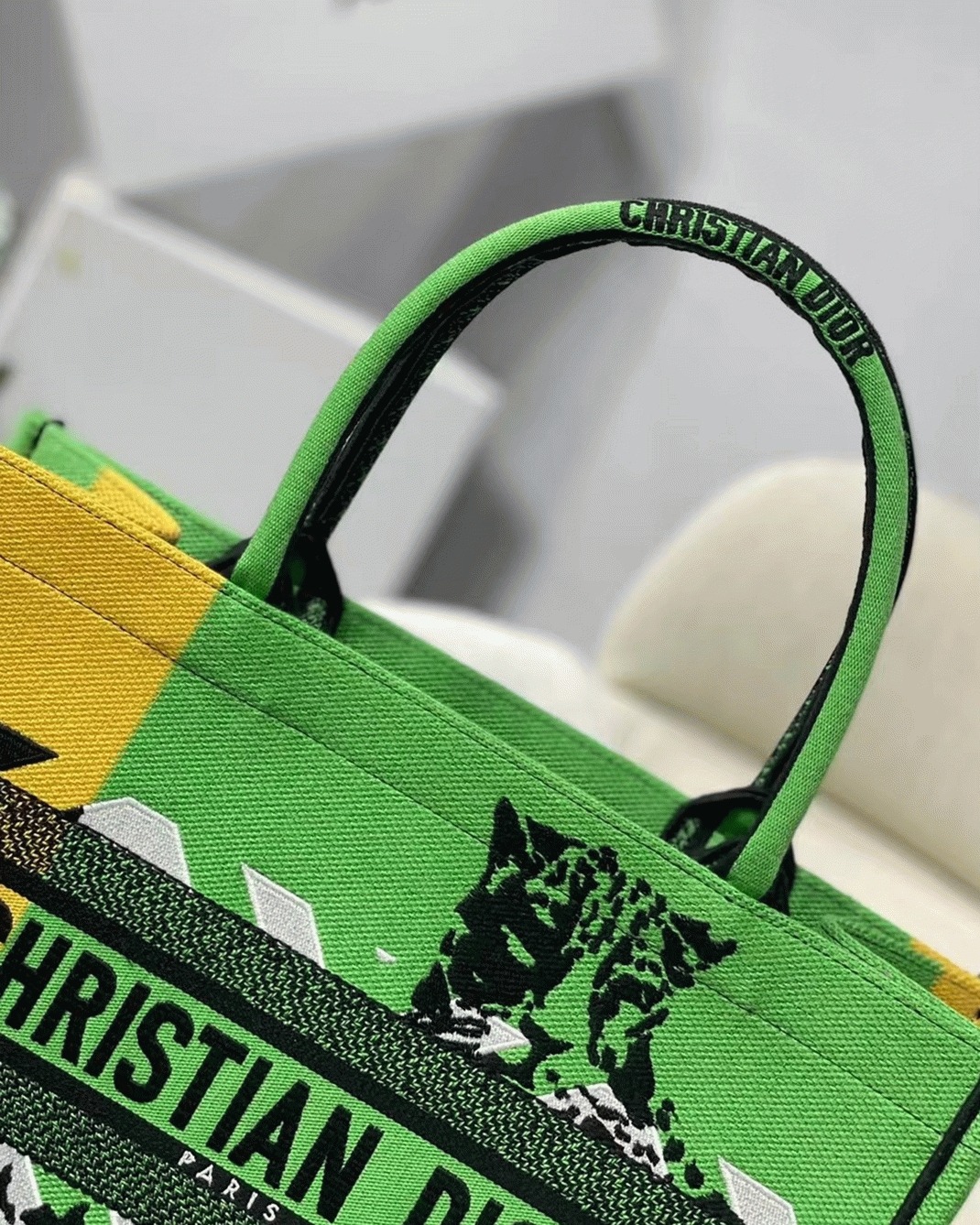 D10r Medium Book Tote Bag Faux in Green D-Jungle Pop Embroidery