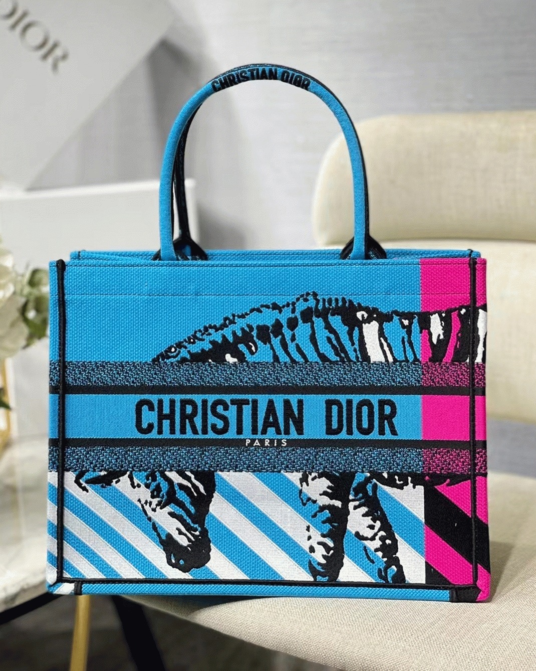 D10r Medium Book Tote Bag Fake in Blue D-Jungle Pop Embroidery