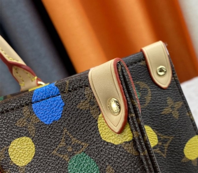 L0vis Vvtt0n X YK Monogram Canvas Onthego MM Tote