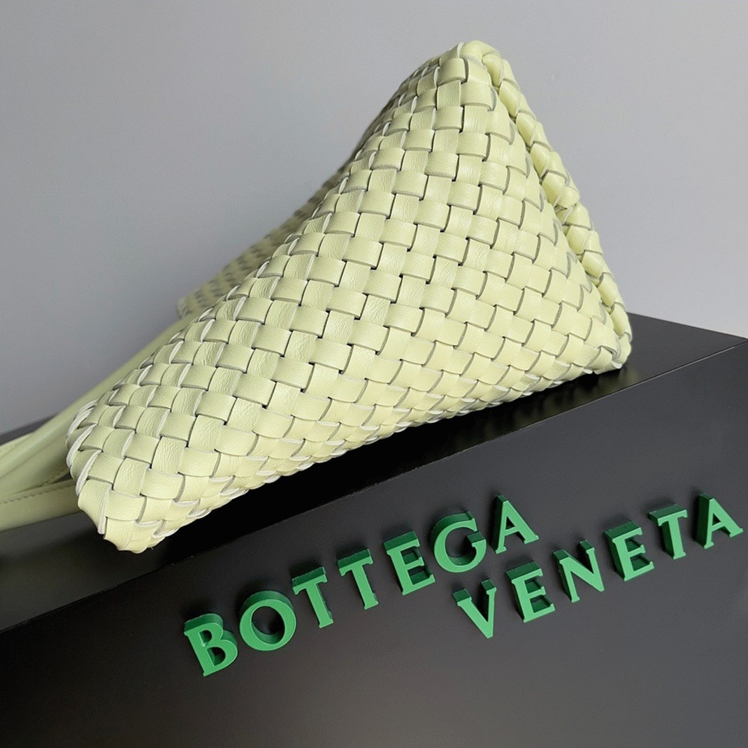 Top Quality Knockoff B0tt*ga Ven*ta Cabat Medium Bag In Lemon Intrecciato Lambskin