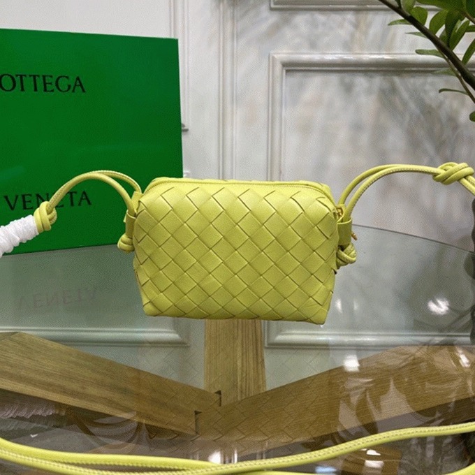 Knockoff B0tt*ga Ven*ta Loop Small Bag Lantern
