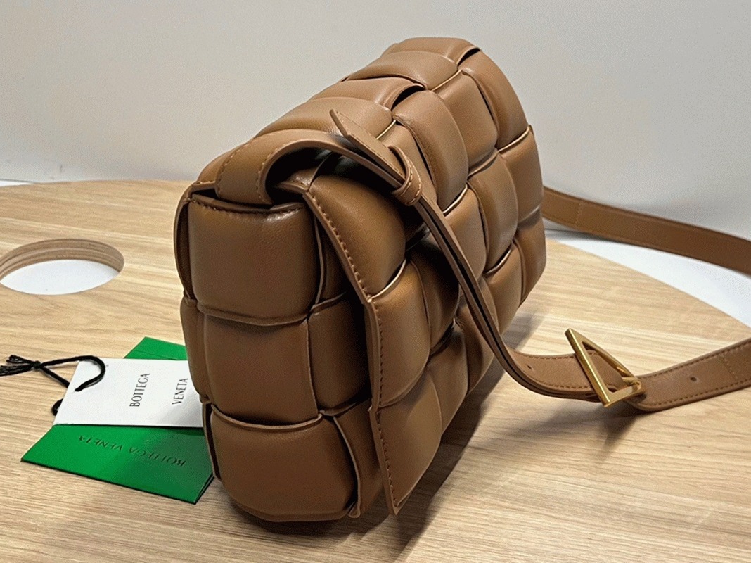 Top Quality Fake B0tt*ga Ven*ta Padded Cassette Bag In Caramel