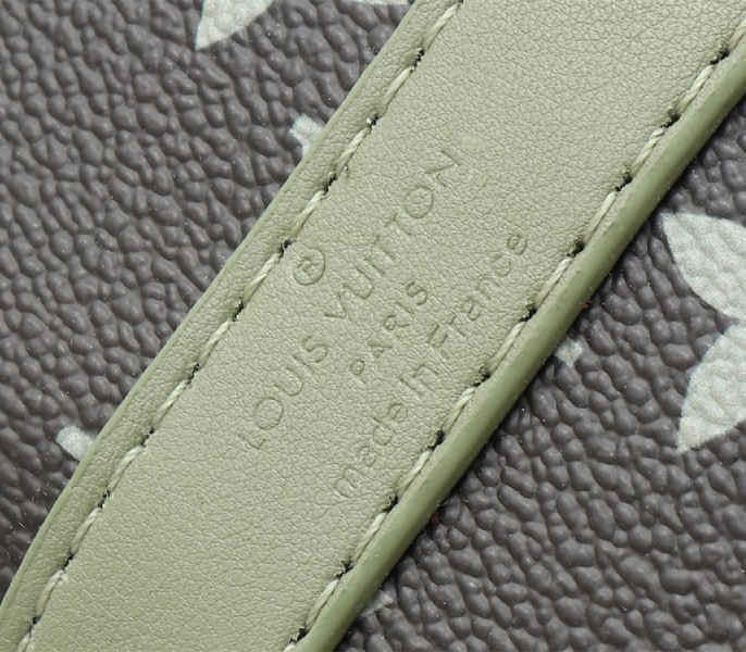 L0vis Vvtt0n Monogram Gradient Canvas Keepall Bandouliere 25 City Bag In Khaki Green