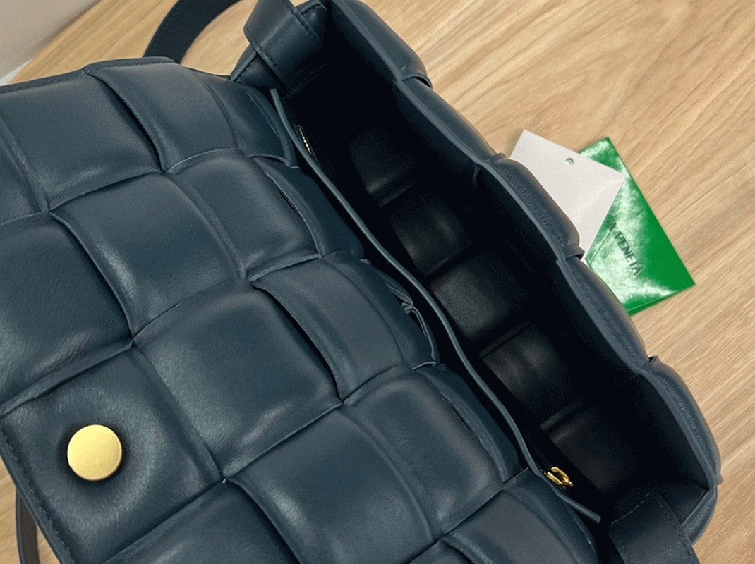 Top Quality Replica B0tt*ga Ven*ta Padded Cassette Bag In Dark Blue