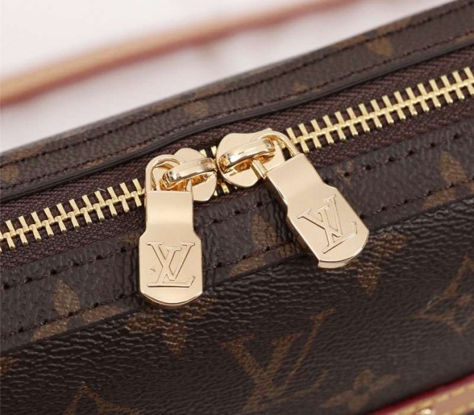 L0vis Vvtt0n Monogram Canvas Soft Trunk Messenger PM Bag