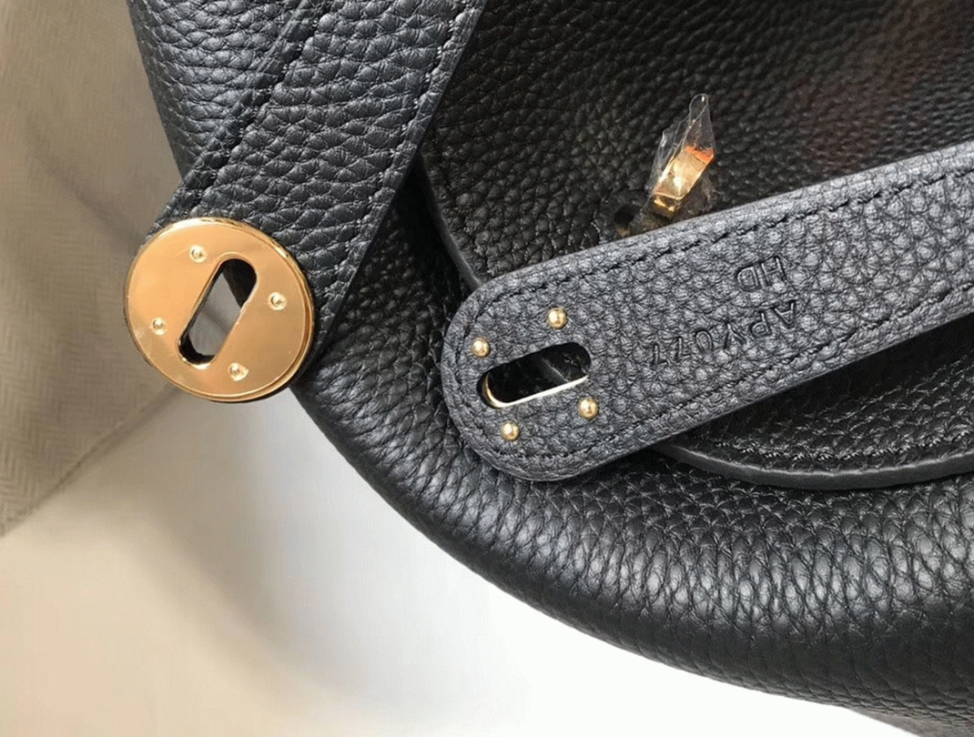 Fake designer H**me5 Lindy 30cm bag in black color