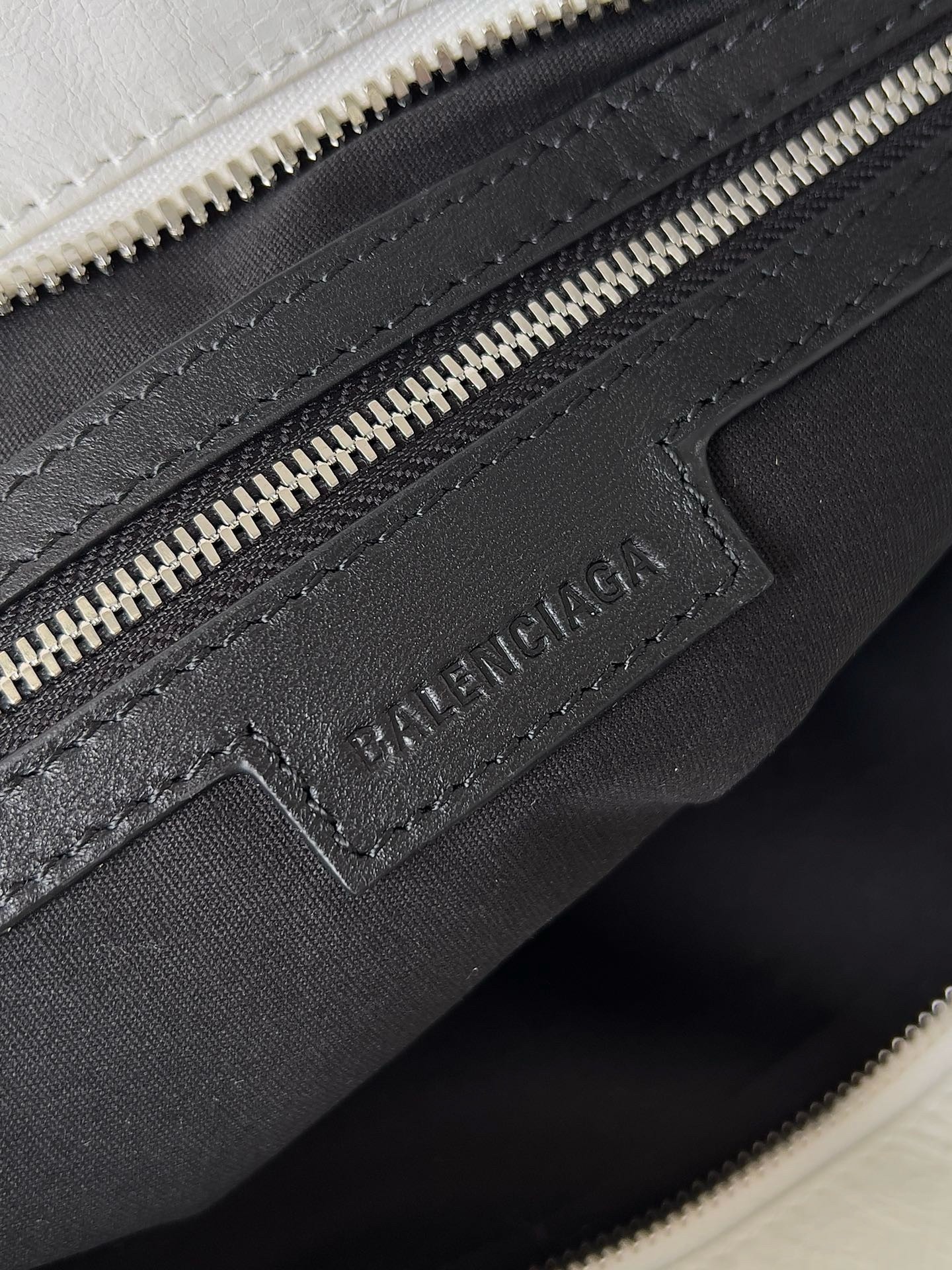 Knockoff Ba1en*iaga Le City Medium Bag White Arena Lambskin