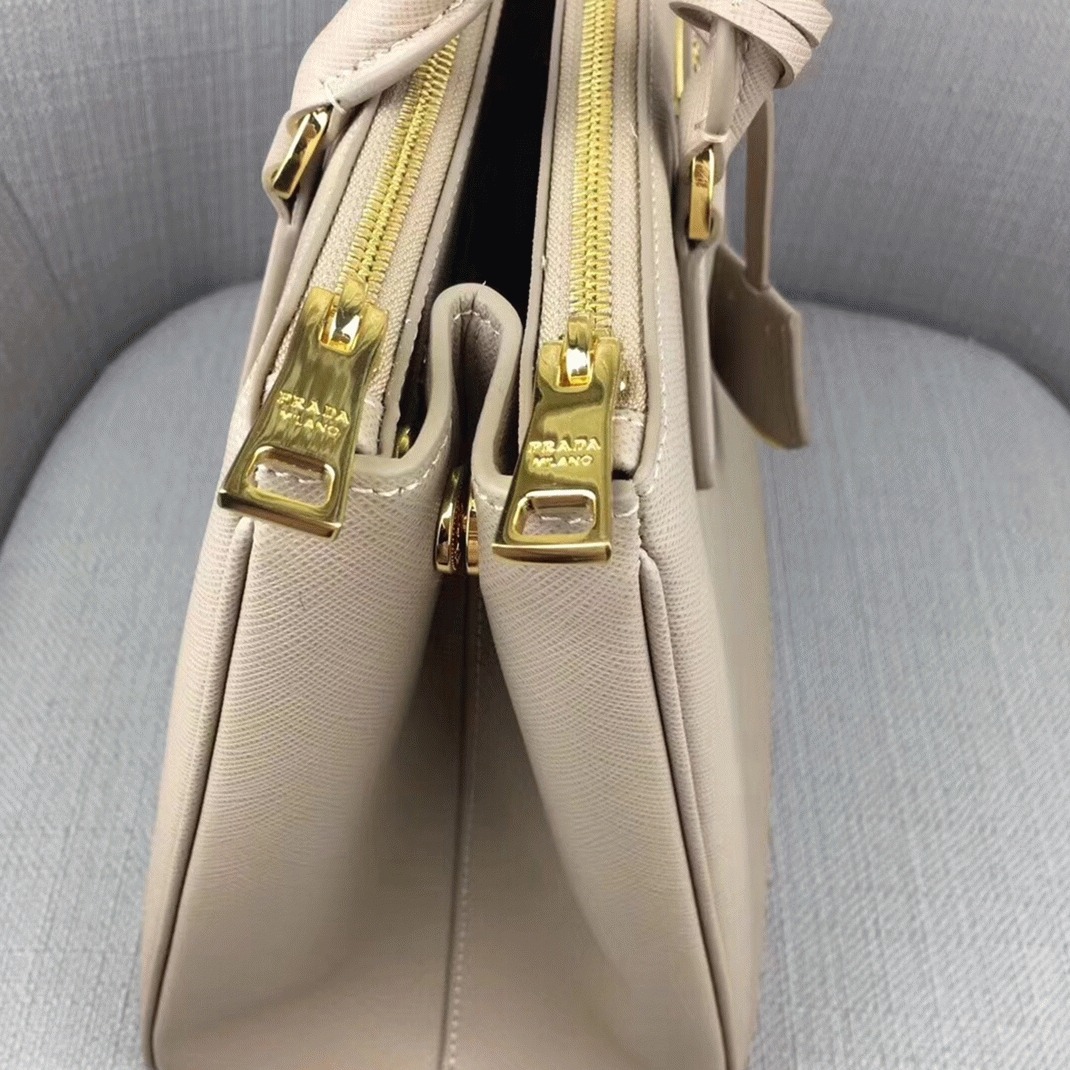 Pra*a Galleria Large Bag Fake in Grey
