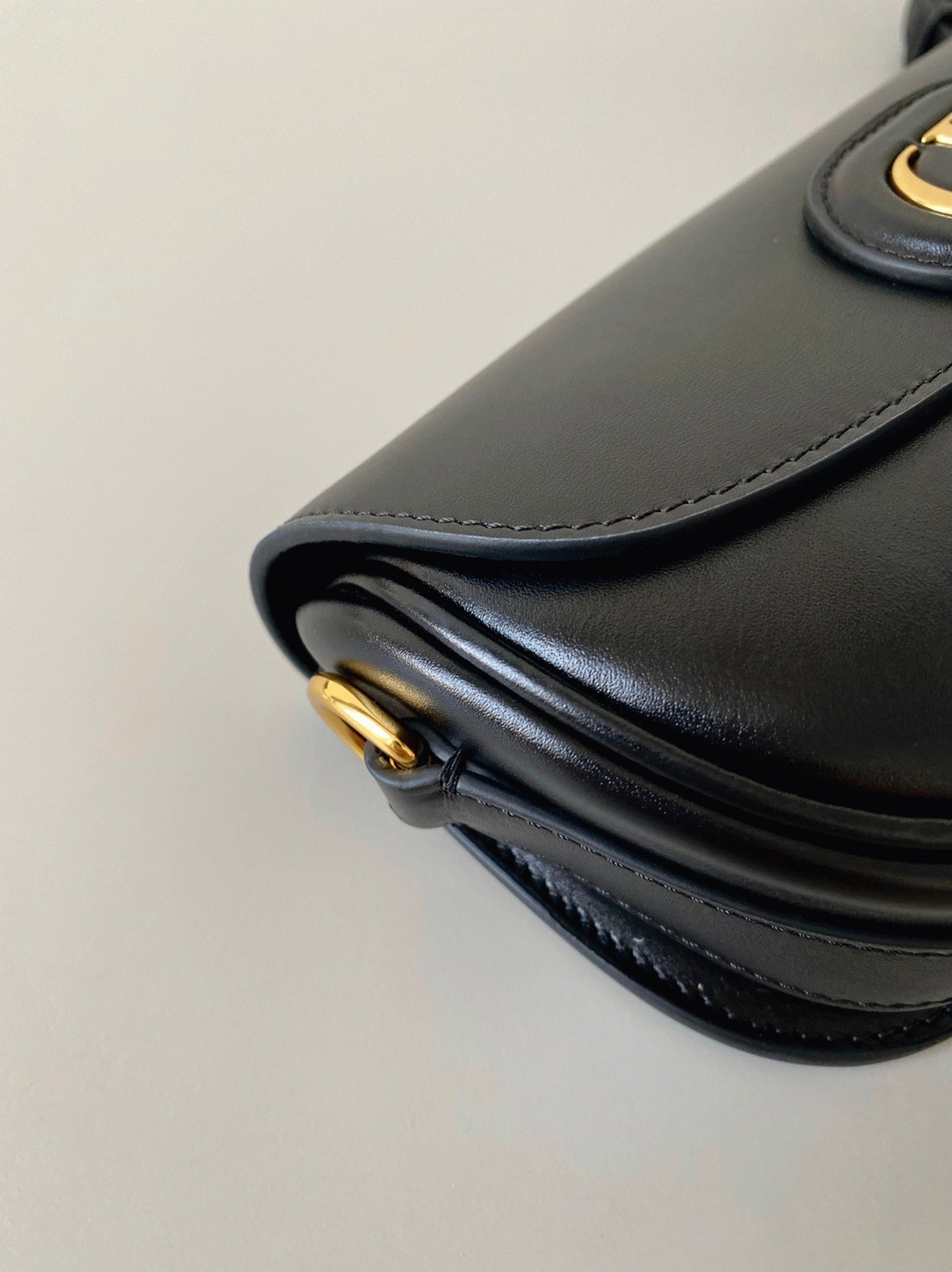 D10r Bobby East-West Bag Imitation in Black