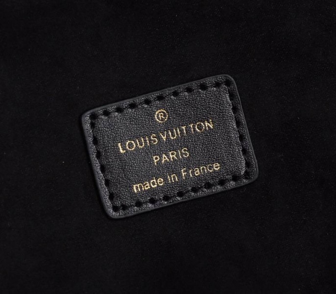 L0vis Vvtt0n Game On Vanity PM Bag In Black