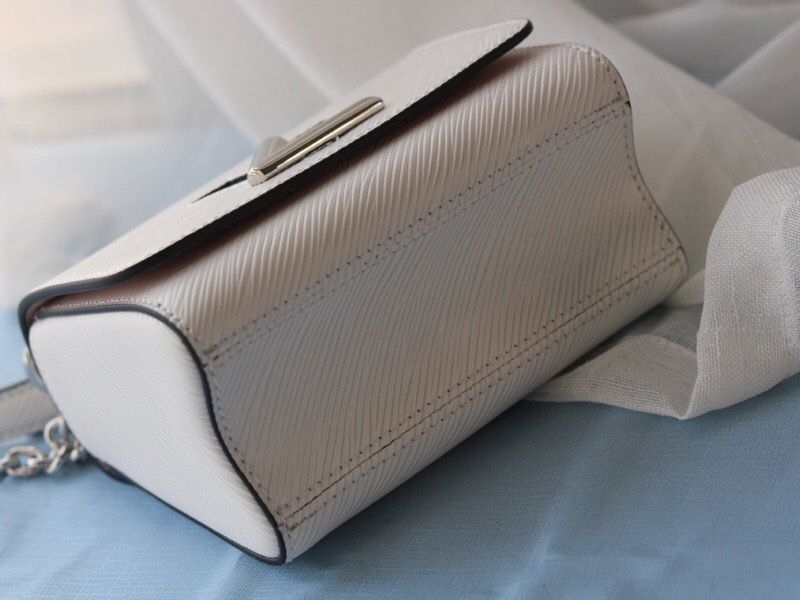 L0vis Vvtt0n Epi Leather Twist Mini Bag In Off-White