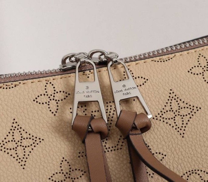 LV Mahina Beaubourg MM Hobo In Beige