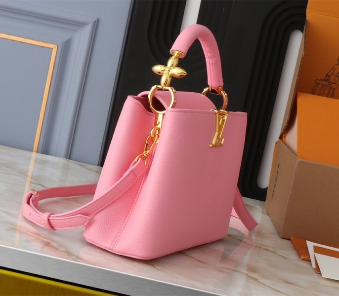 L0vis Vvtt0n Capucines BB Handbag In Pink