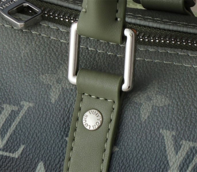 L0vis Vvtt0n Monogram Gradient Canvas Keepall Bandouliere 25 City Bag In Khaki Green