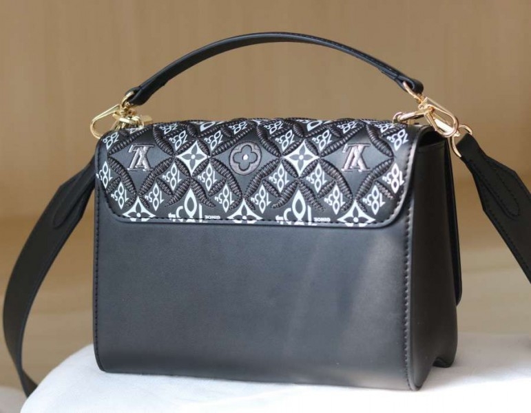 L0vis Vvtt0n Since 1854 Twist MM Bag