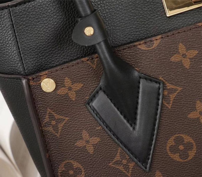 L0vis Vvtt0n Monogram Canvas On My Side Bag