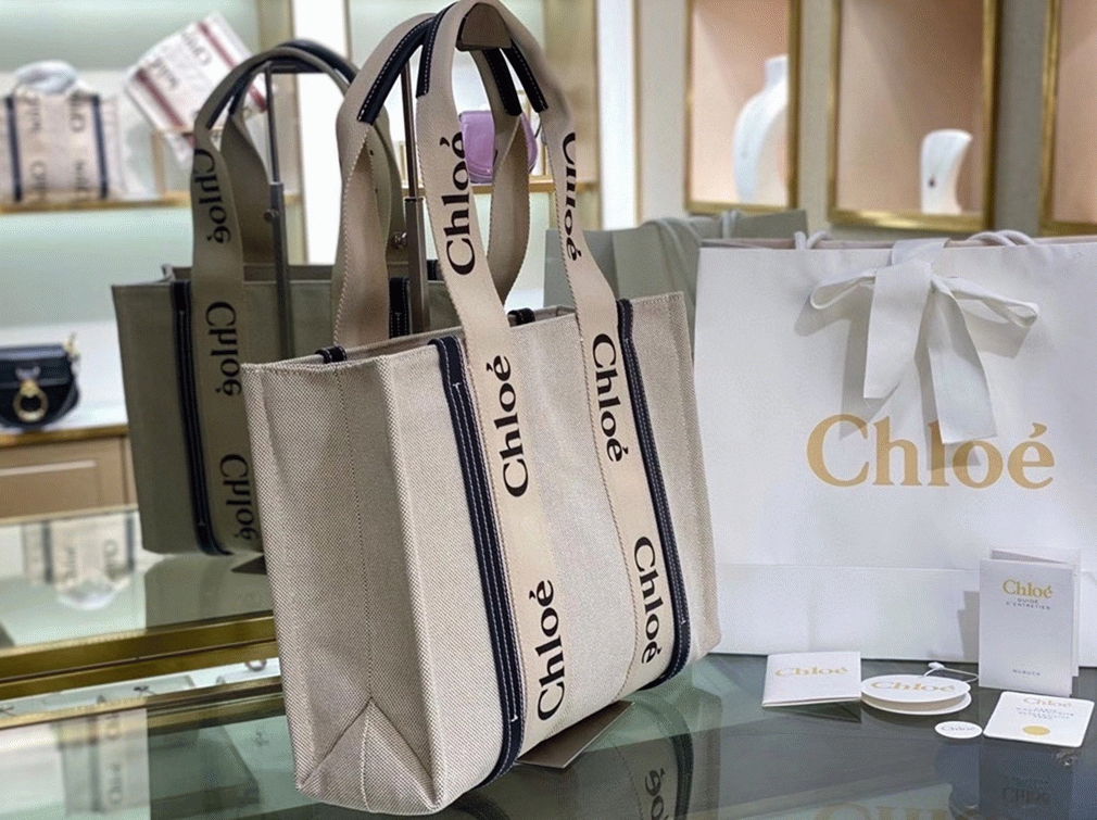 top quality knockoff Ch10e medium woody tote bag in canvas with blue leather strips