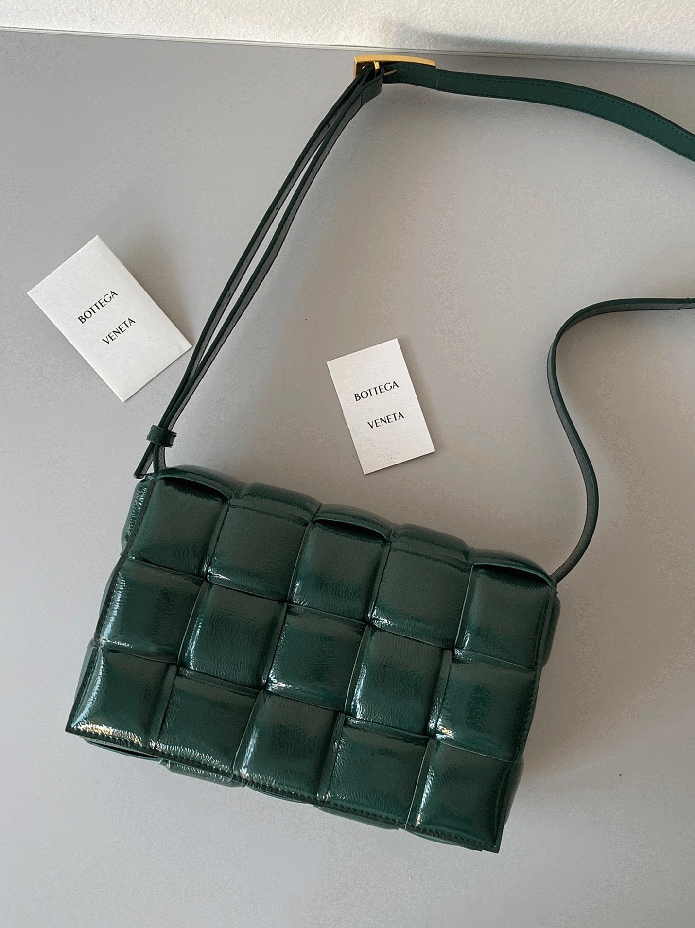 Top Quality Replica B0tt*ga Ven*ta Padded Cassette Bag In Green
