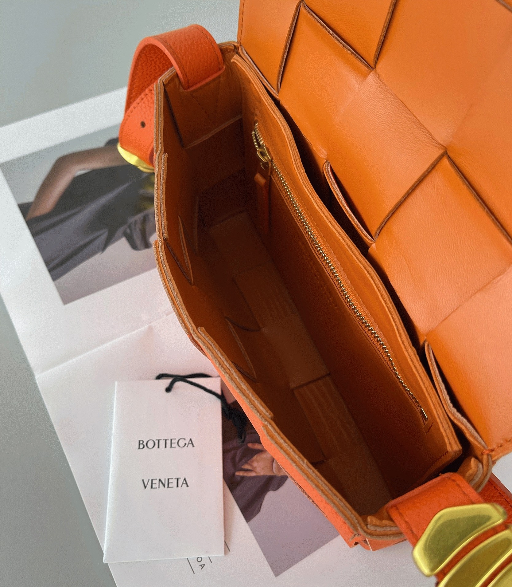 Top Quality Knockoff B0tt*ga Ven*ta Cassette Bag In Maple