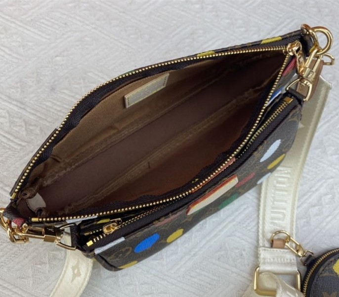 L0vis Vvtt0n X YK Monogram Canvas Multi Pochette Accessoires