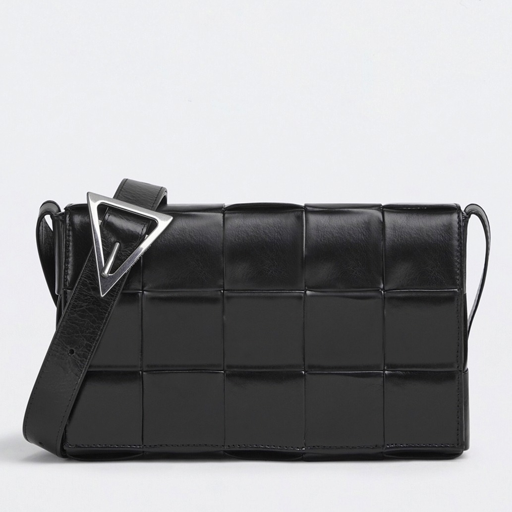 Top Quality Replica B0tt*ga Ven*ta Cassette Bag In Black
