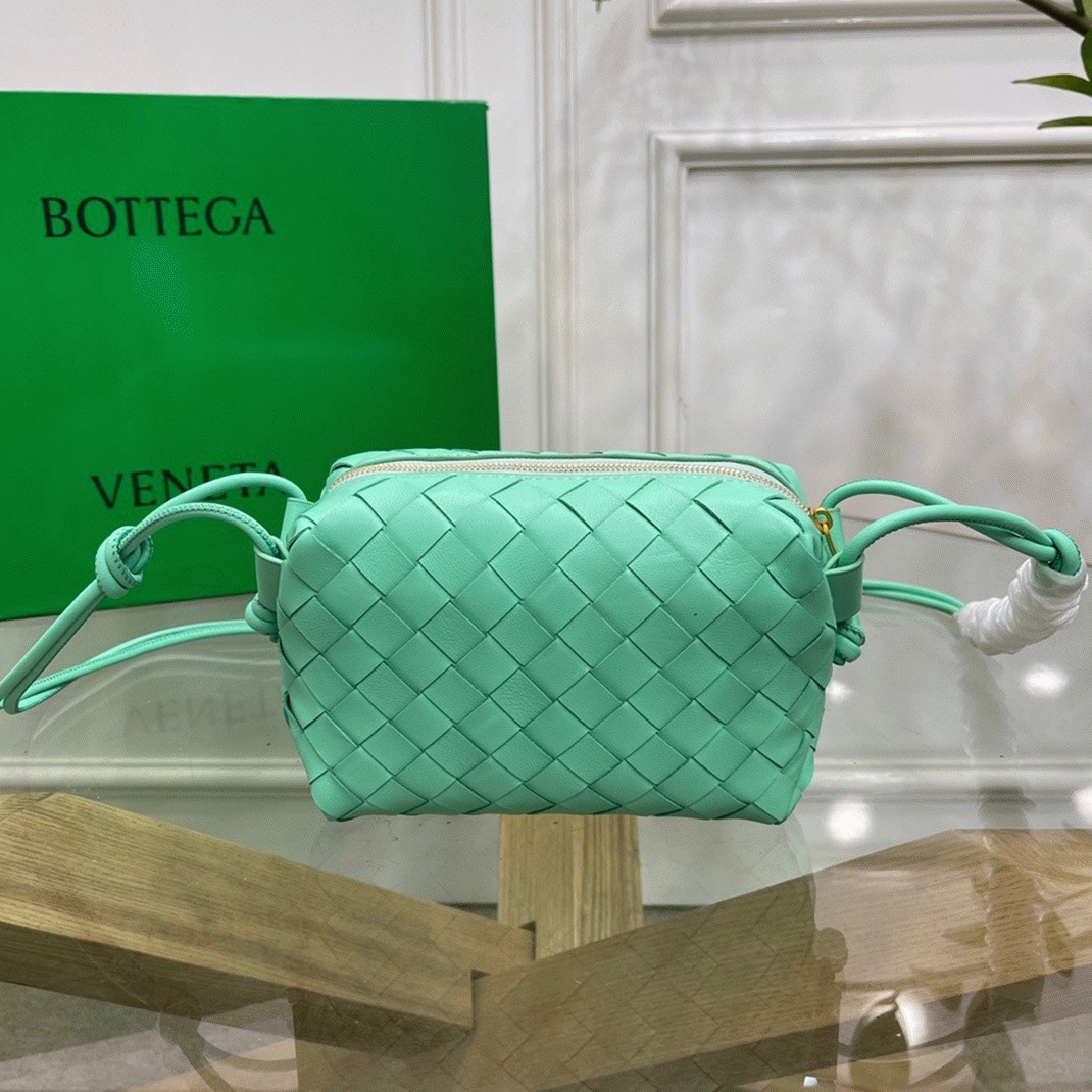 Replica B0tt*ga Ven*ta Loop Mini Bag Fountain