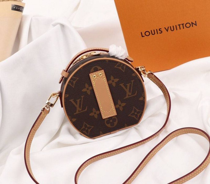L0vis Vvtt0n Monogram Canvas Mini Boite Chapeau