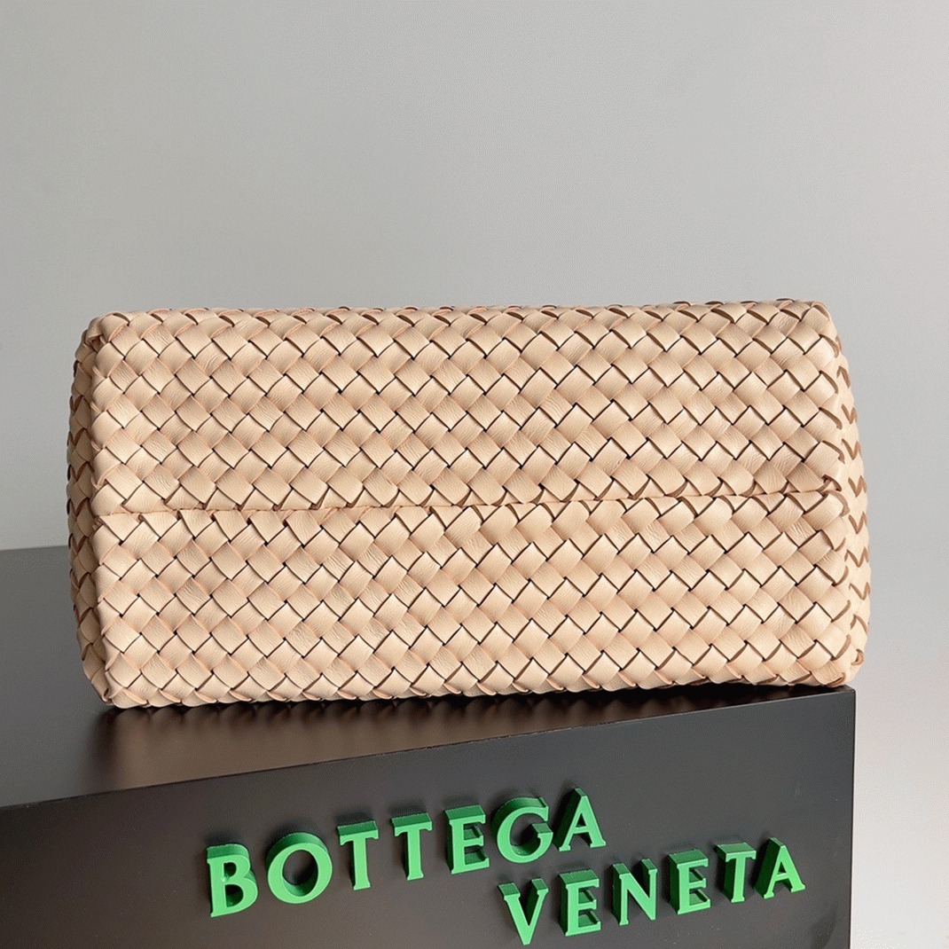 Top Quality Faux B0tt*ga Ven*ta Cabat Medium Bag In Melon Intrecciato Lambskin