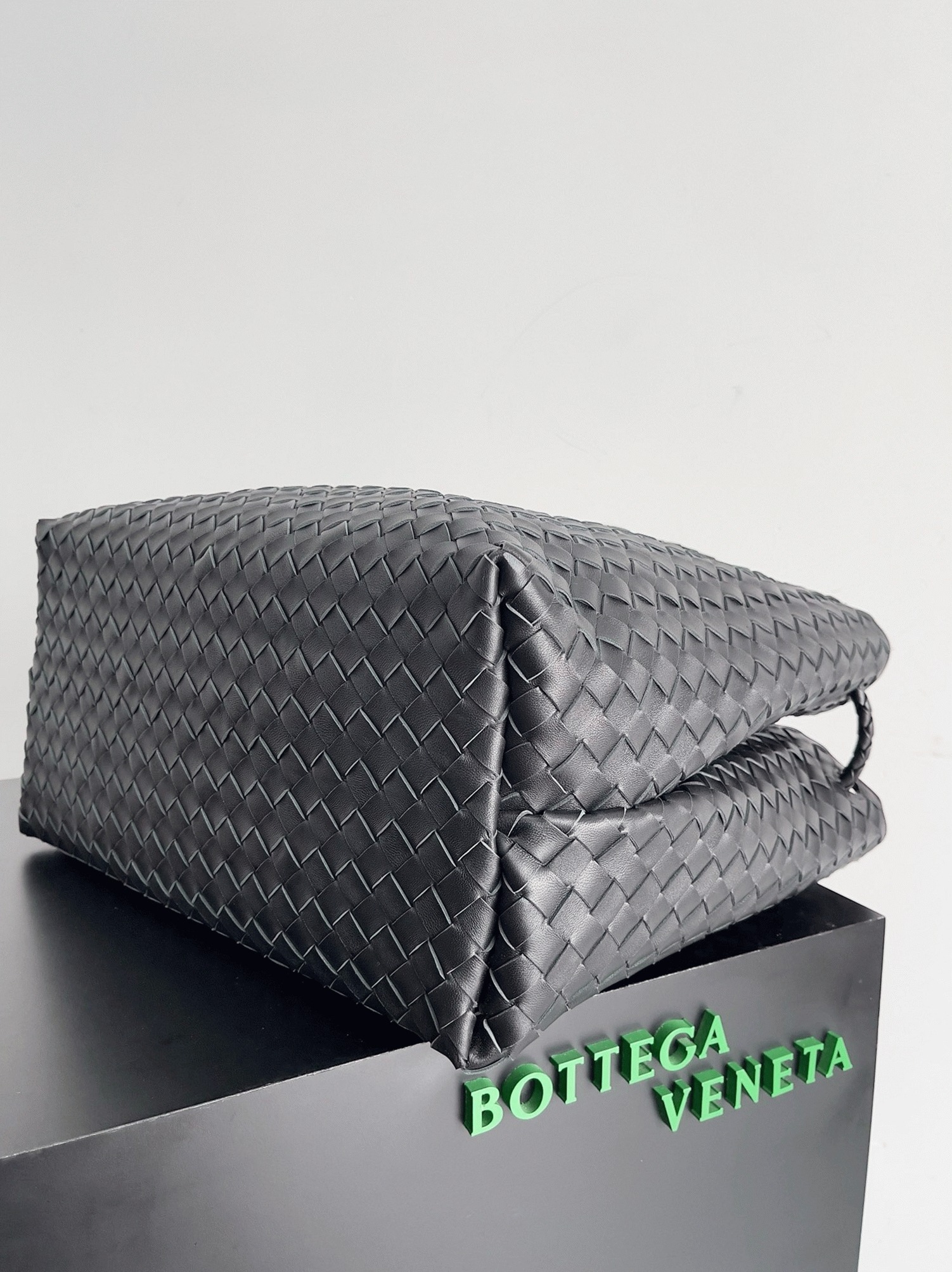 Replica B0tt*ga Ven*ta Large Andiamo Bag Black