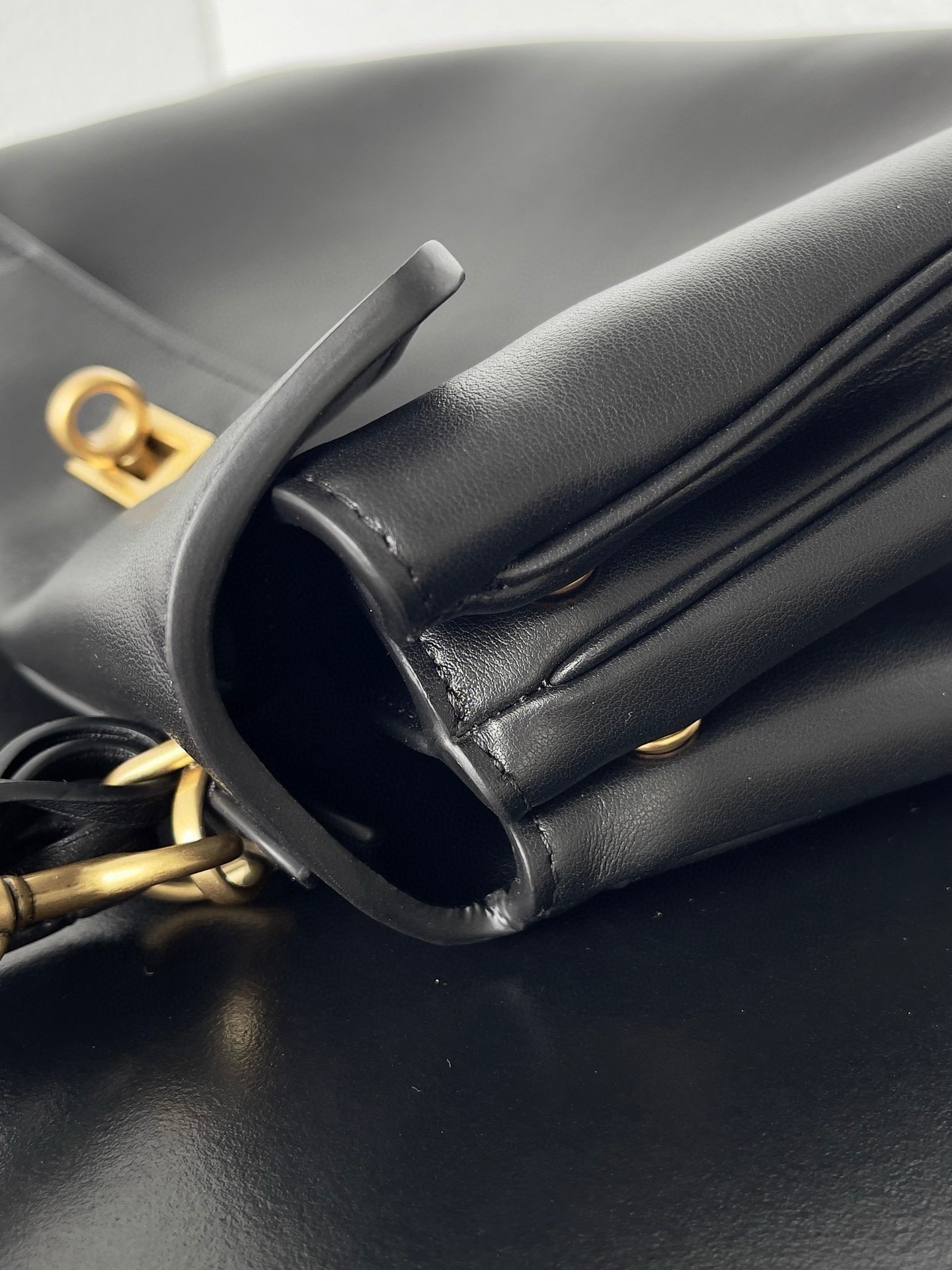 Knockoff Ba1en*iaga Rodeo Medium Bag Black Calfskin