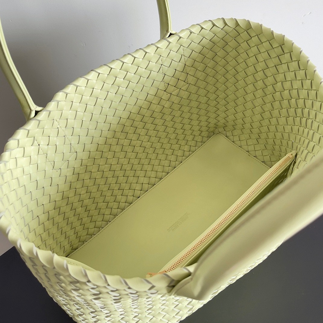 Top Quality Knockoff B0tt*ga Ven*ta Cabat Medium Bag In Lemon Intrecciato Lambskin