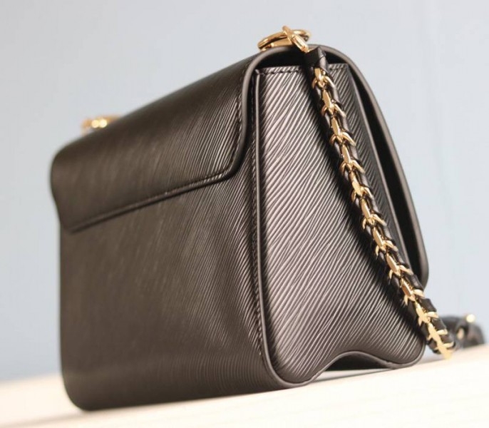 L0vis Vvtt0n Epi Leather Twist MM Bag In Black