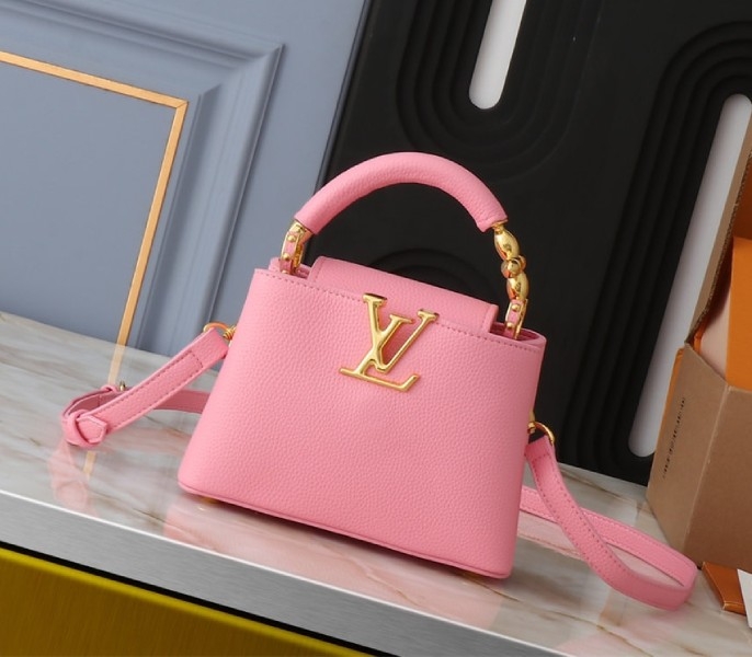 L0vis Vvtt0n Capucines Mini Capucines Handbag In Pink