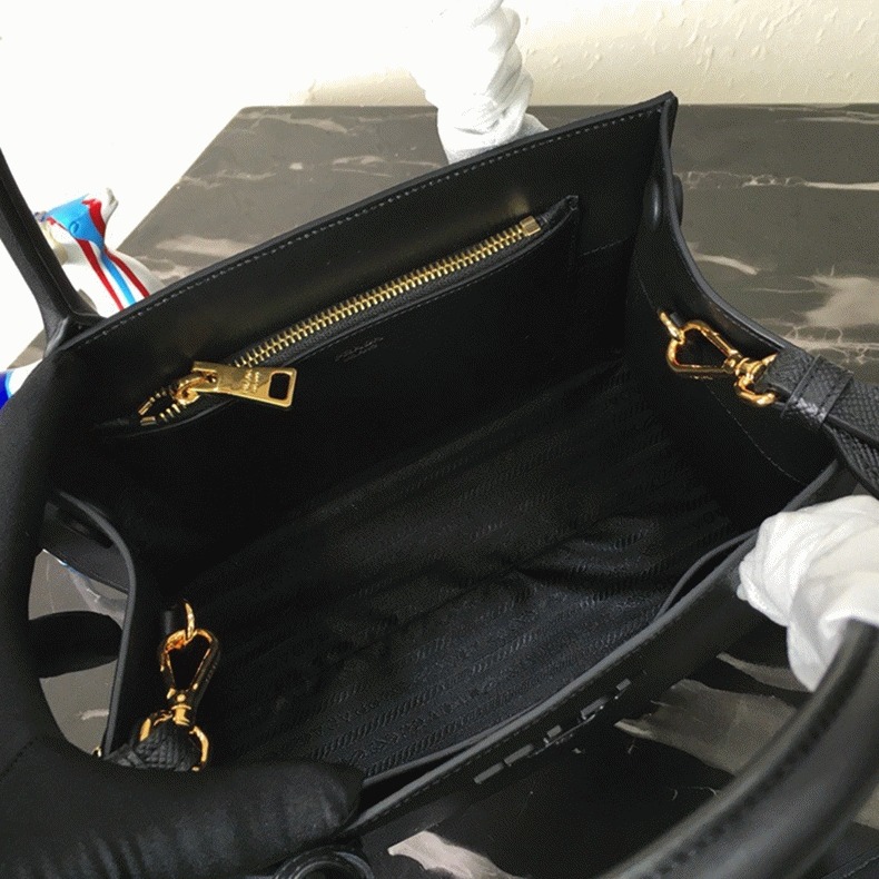 Pra*a Monochrome Small Bag Imitation in Black