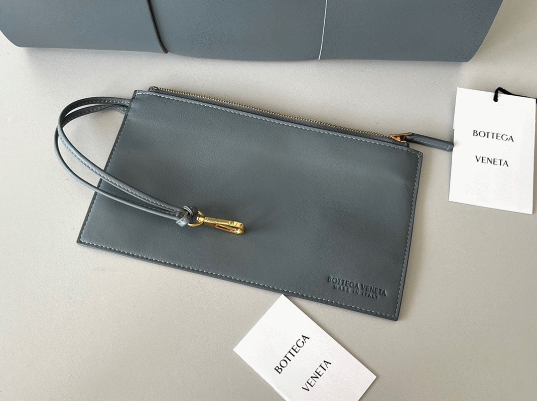 Fake B0tt*ga Ven*ta Arco Medium Tote Thunder