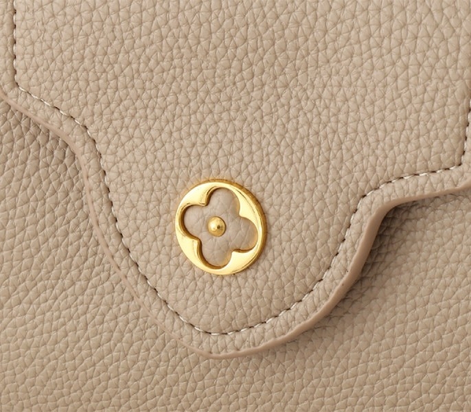 L0vis Vvtt0n Capucines Mini Capucines Handbag In Galet Gray