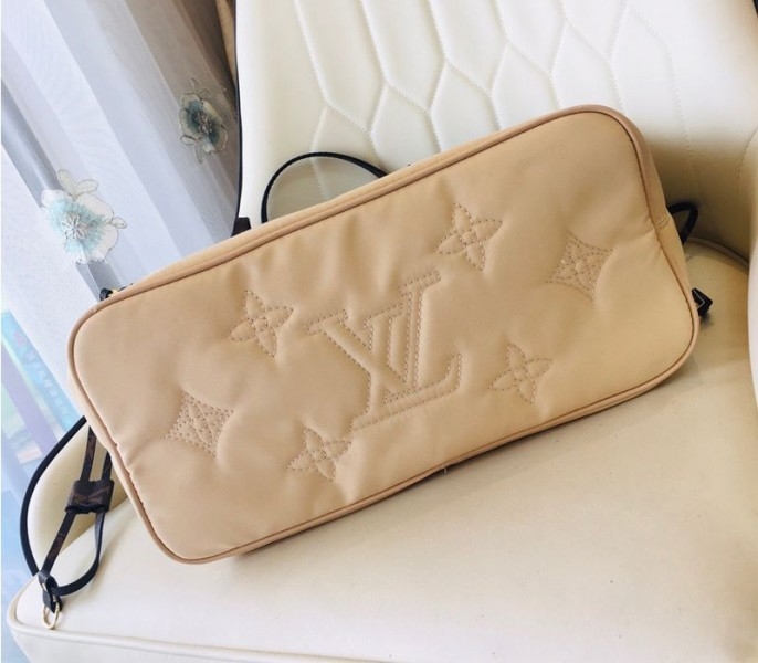 L0vis Vvtt0n Econyl Regenerated Nylon Neverfull MM Tote In Cream
